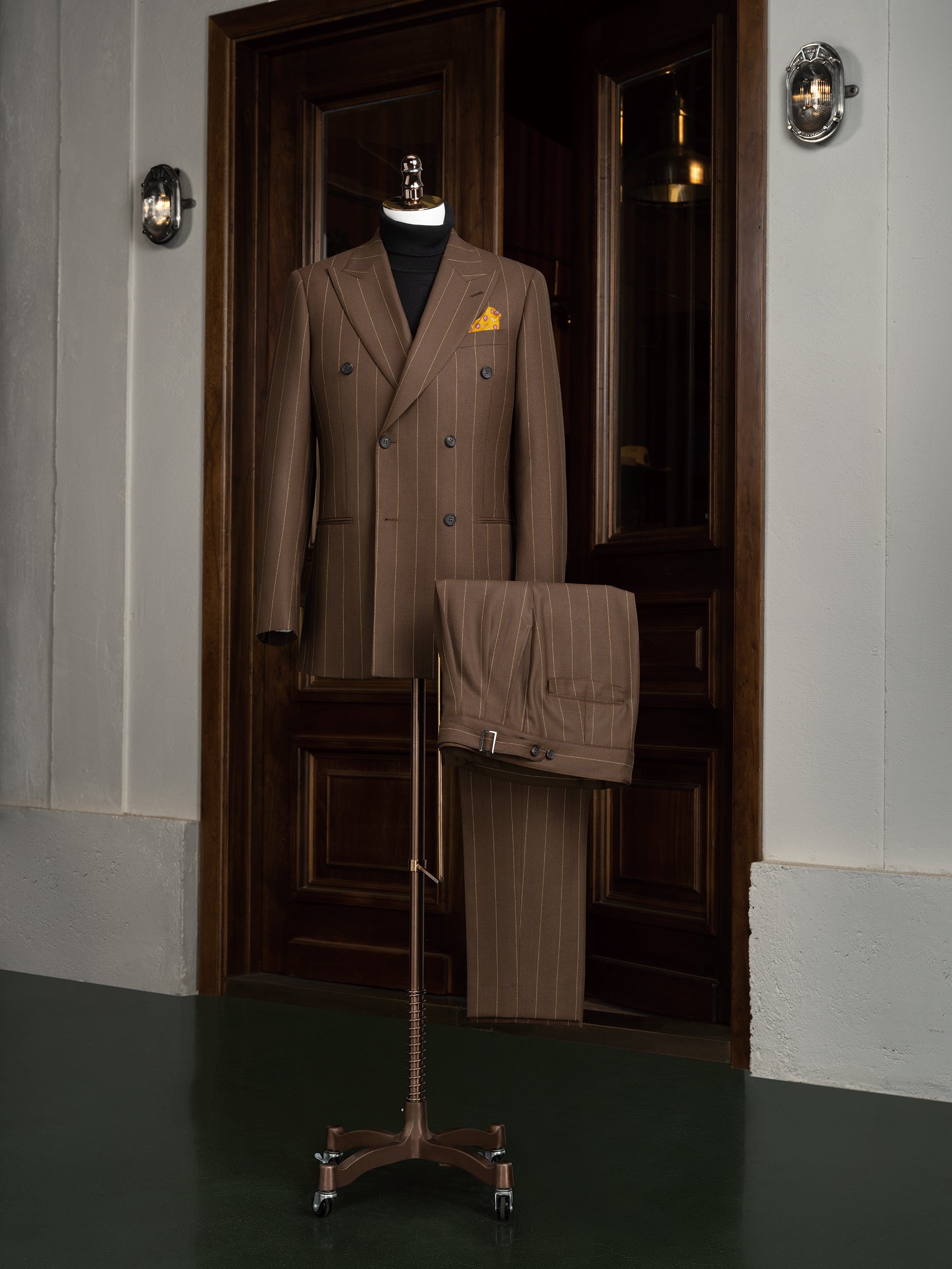 Elegant brown pinstripe suit for men with double-breasted jacket and long extension adjusters. Perfect for high-end formal occasions, crafted sustainably.