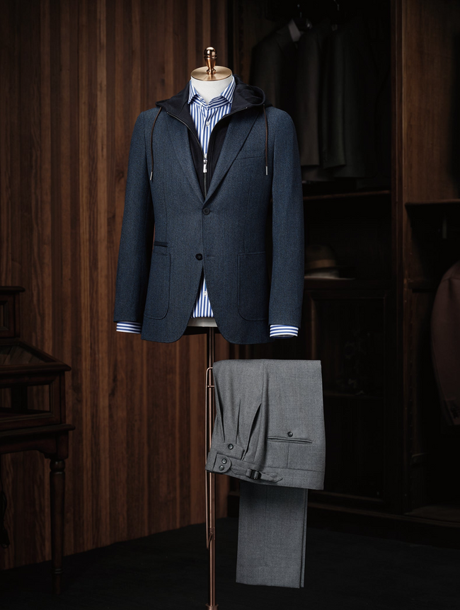 Elegant navy blazer paired with tailored grey trousers, crafted for a sophisticated high-end look. Sustainable materials and expert tailoring, perfect for formal occasions.